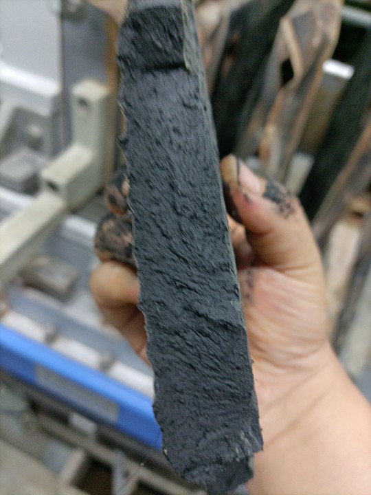 如何解決生化污泥水分含量高導(dǎo)致脫泥困難？